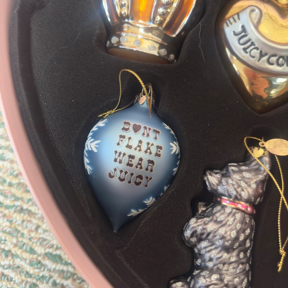 RARE Juicy Couture Set of 6 Blown Glass Christmas Holiday Ornaments Heart Box - Picture 6 of 11